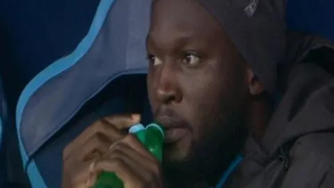 “狼群锐不可挡，森林狼客场激战告捷，16胜11佳绩显威猛！”